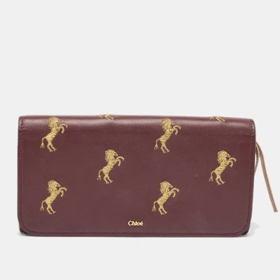 Cartera Continental Chloe Cuero Borgoña Caballo Bordado Solapa Foto 1 de 4