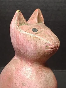 Primitive Holz geschnitzte Katze rosa Skulptur 7" braucht etwas Liebe lehnt sich zu einer Seite - Bild 1 von 10