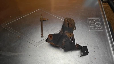 1998-2004 Nissan Xterra Frontier pulley belt tensioner bracket - Image 1 of 2