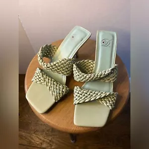 Minty Green Double Braided Strap Kitten Heels Womens Size 6 - Picture 1 of 7