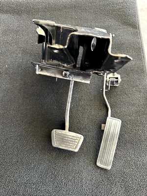 1970-1978 Datsun 240Z 260Z 280Z automatic Pedal box gas pedal. - Image 1 of 4