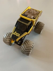 Spin Master Monster Jam Truck Earth Shaker 1/24 Truck Grey Tires - Picture 1 of 4