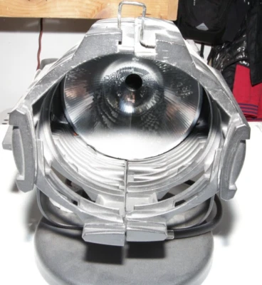 ETC Source Four 750W EA Par with Platform and Accessories - DAMAGED - NO BULB - Image 1 of 4