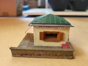 HO/1:87 FALLER AMS B 212 Kiosk mit verstellbarer Markise L8cm x B8cm x H5cm - Picture 1 of 4