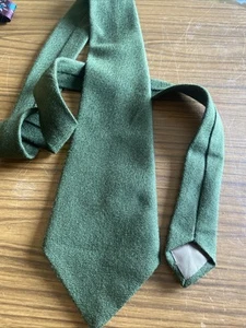 Pure New Wool Munrospun Green Tie Made in Scotland-10cm Wide-138cm Long - Picture 1 of 3