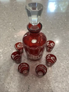 Juego de jarra de vidrio rojo rubí vintage y seis vasos cristal bohemio checo grabado - Imagen 1 de 14