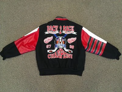 🔥NHL - HOCKEY - DETROIT RED WINGS 97 - 98 STANLEY CUP CHAMPIONS LEATHER JACKET. - Image 1 of 4