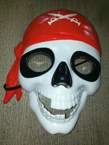 BOYS PIRATE HALLOWEEN MASK RED HAT hard plastic ONE SIZE battery operated - Picture 1 of 2