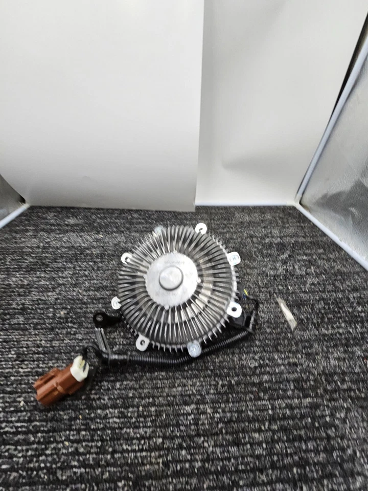 Embrague del ventilador del motor de refrigeración de alta resistencia en sentido contrario a las agujas del reloj para Ford F150 2009-2010 Foto 1 de 4