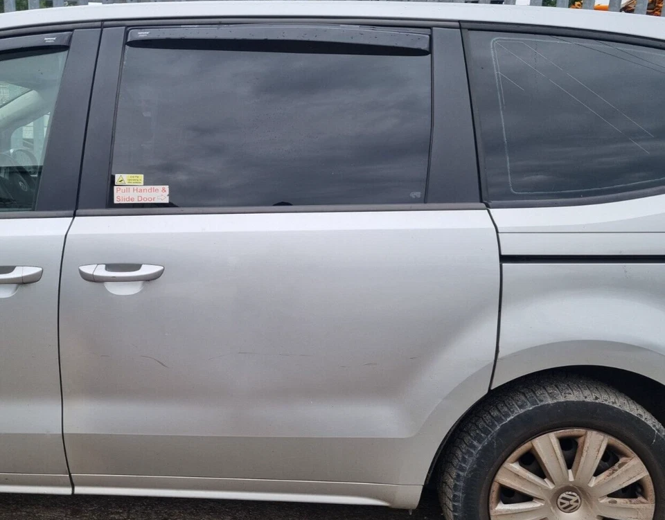 VOLKSWAGEN SHARAN 2010-2021 PUERTA LADO PASAJERO TRASERA IZQUIERDA N/S PLATA [A7W] LA7W Foto 1 de 1