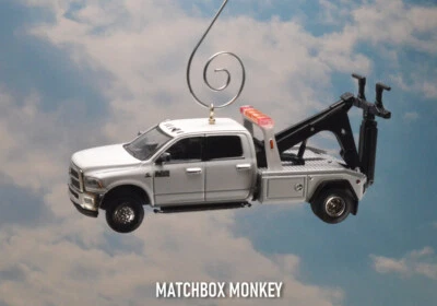 Grúa Service Garage 2019 RAM 3500 doble camioneta remolque adorno de Navidad Foto 1 de 4