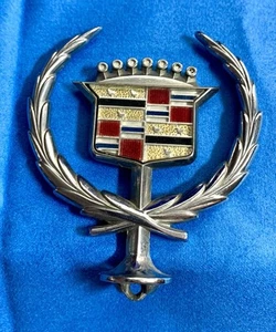 ✅De colección Cadillac GM OEM Cromo Capó Adorno Cupé Deville - Imagen 1 de 3