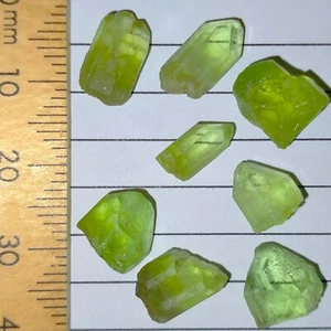 Peridot rough loose terminated crystals gemstones lot Olivine Forsterite 31.6ct - Bild 1 von 7