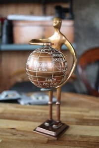 Art Deco massive Messing Statue eines Mannes mit Globus - Bild 1 von 9
