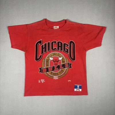 Vtg Chicago Bulls T-Shirt Youth Medium Red Nutmeg NBA Member Club Made USA - Image 1 of 4
