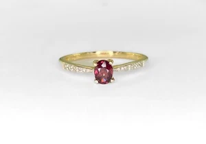0,45 Karat Rubin mit Diamant Akzenten 10 Karat Gelbgold Ringgröße 7 - Bild 1 von 3