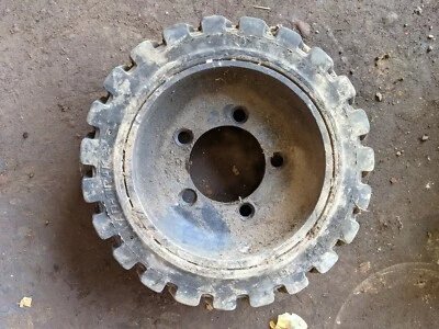 16 x 5 x 10 1/2 MASSIVER STAPLERREIFEN  - Bild 1 von 4