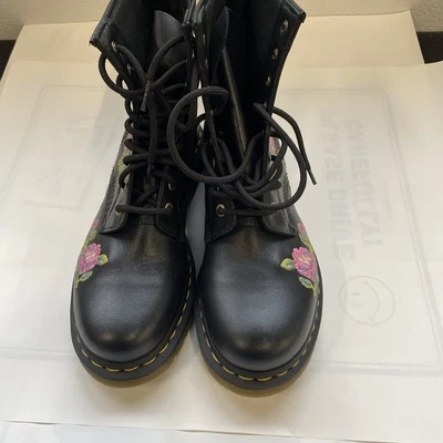 NUEVAS Botas Dr. Martens 1460 Vonda II Florales Negras Rosas Flores Para Mujer Talla 7 Foto 1 de 4