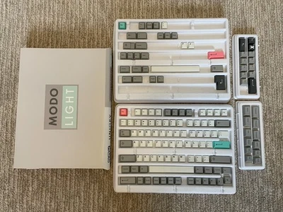 GMK Modern Dolch (Modo) Light Base + Alternate + Command (Mac) - Cherry Keycaps - Image 1 of 4