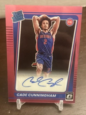 Donruss Optic Cade Cunningham Pink Prizm Rookie Auto 2021/25 Foto 1 de 4