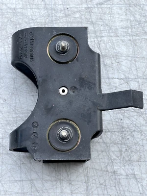 1998 MERCEDES-BENZ S320 W140 REAR BUMPER COVER MOUNT BRACKET CORNER RIGHT OEM - Image 1 of 4