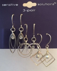 Set 3 orecchini nuovi con scatola tono argento metallo gancio inserti goccia pendente strass - Foto 1 di 3