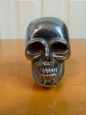 Perilla de cambio de calavera Rat Rod de colección. Bonitos ojos rojos cromados pesados de 13 oz Foto 1 de 4
