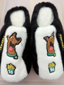 One pair Scooby Doo sherpa lined slippers New without tags size S (6.5& under) - Picture 1 of 2