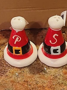 Santa Hat Salt & Pepper Shakers 23-ardek - Picture 1 of 2