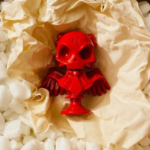 Busto Cabeza Calavera Huck Gee Resina Roja 2014 Firmado #15/50 Cabeza Calavera NUEVO - Imagen 1 de 3
