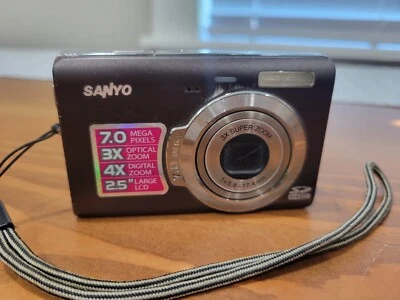 Sanyo VPC-T700 Digital Camera 3 X Zoom 7 MP Pouch Battery Pre-owned - Image 1 of 3