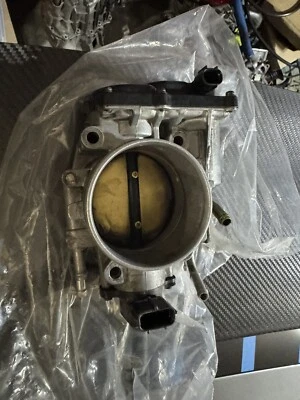 Cuerpo de acelerador genuino para Lexus GS300 GS400 GS430 LS430 SC430 V8 4,3 L 2000-2005 Foto 1 de 3