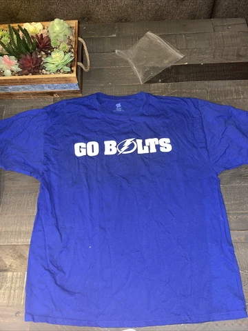 Tampa Bay Lightning Go Bolts 2021 Champions Shirt Men Size XL Stanley Cup JH6 Cover
