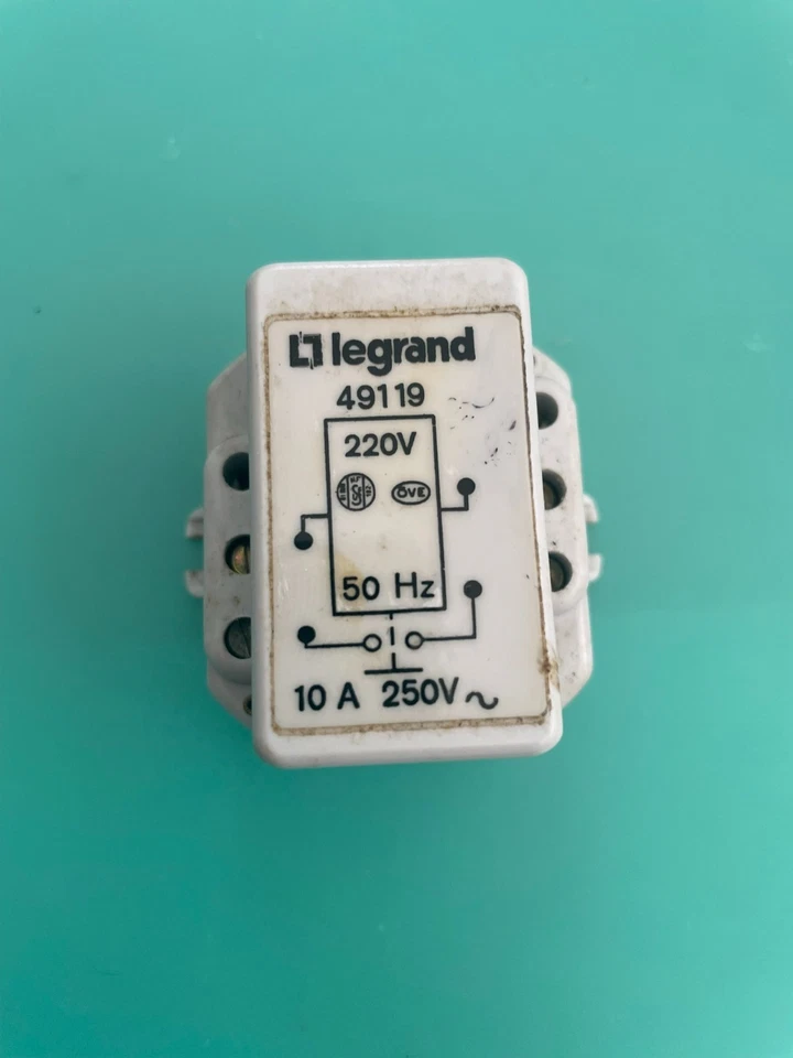 Télérupteur Legrand 10A 250v 491 19 ou 49119 - Photo 1/1