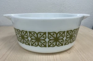 PYREX 425 GREEN AND WHITE VERDE SQUARE FLOWERS 2.5 QUART CASSEROLE MINTY - Picture 1 of 3