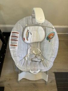 Fisher-Price Deluxe Bouncer: White - Picture 1 of 3