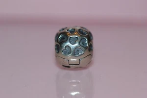 NUEVO EN CAJA PANDORA DUCHADA CON CLIP DE AMOR RETIRADO 791037 CAJA DE EQUIPAJE Plata Esterlina - Imagen 1 de 7