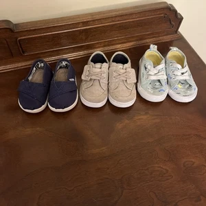 Paket mit 3 Baby Jungen Kleinkind Schuhen Größe T 3 - T 4 Sperry, Toms, H&M - Bild 1 von 18