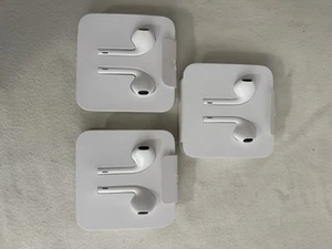Original Apple EarPods Headphones Lightning Wired for iPhone (3 Pack) Never Used - Zdjęcie 1 z 2