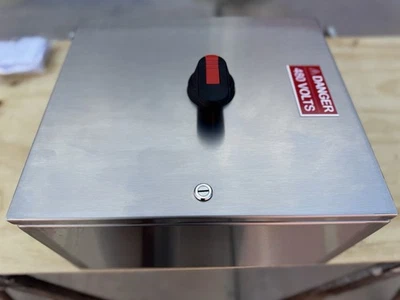 ABB Tmax XTIN 125 3 фазы 480V 30A тип 4 X вкл/выкл корпус   - Изображение 1 из 4