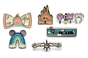 Lot of 6 Disney Magic Band Sliders & Bandit/Charms - 10 Miler Snacks Castle Bow - Picture 1 of 2