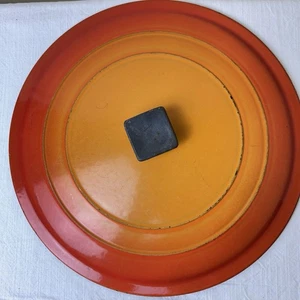Coperchio forno olandese rotondo grande arancione fiamma 11,5" Le Creuset SOLO misura G manopola quadrata - Foto 1 di 7