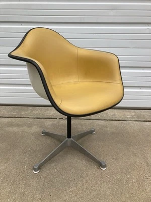 Silla Eames de fibra de vidrio Herman Miller Mid Century moderna años 70’s Foto 1 de 4