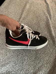 Nike toki Low Black/ Red Skateboard Shoes Size 9 - Picture 1 of 5