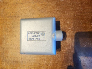 NEW OLD STOCK APPLETON FS-2-75 3/4" UNILET DEVICE BOX 2 GANG Shallow SHIPS FREE