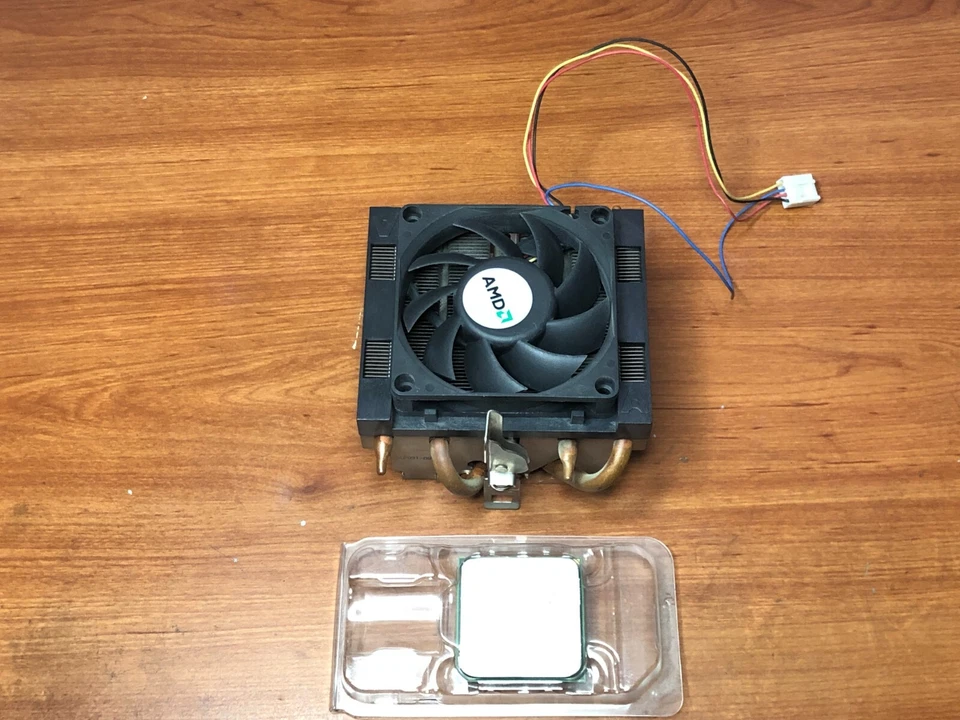 CPU AMD PHENOM X4 9950 Quad core hd995zxaj4bgh SOCKET AM2 AM2+ CON DISSIPATORE - Immagine 1 di 1