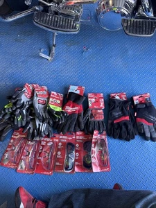 Milwaukee Lote Guantes y Gafas de Seguridad - Imagen 1 de 18