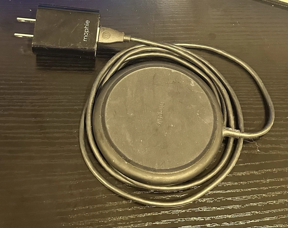 mophie 10w Qi Fast Charge Wireless Charger - Image 1 of 1