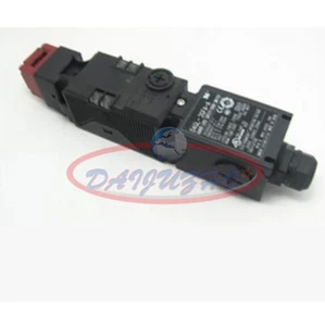 ONE OMRON D4GL-2HFA-A Safety Door Switch New - Picture 1 of 2