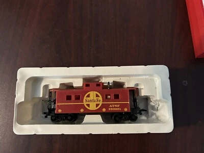 Life Like HO Scale Santa Fe ATSF 999851 Cupula Caboose - Image 1 of 3
